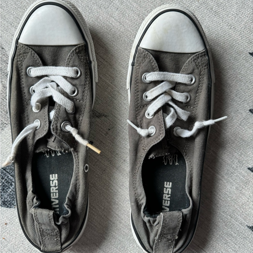 Converse shoes. Size 9